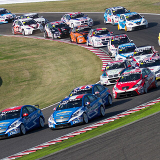 800px-2012_WTCC_Race_of_Japan_Race_1_opening_lap