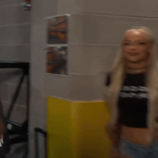 Gif---Liv-Morgan---Lurking