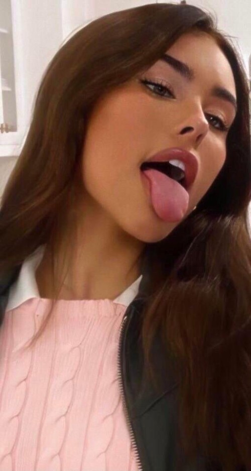 Pic---Madison-Beer---Tongue-Out.jpeg